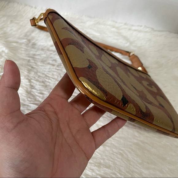 SOLD Authentic MCM Anya Removable Zip Pouch - Picture 5 of 9